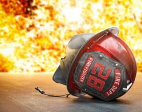 Akcesoria strażackie: Niezbędne narzędzia dla bohaterów w mundurze